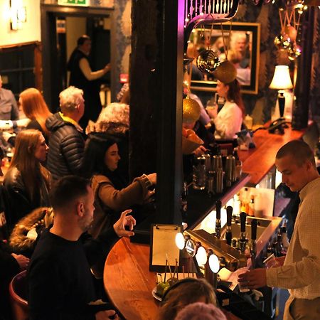 The Old Crown Coaching Inn Суиндон Экстерьер фото