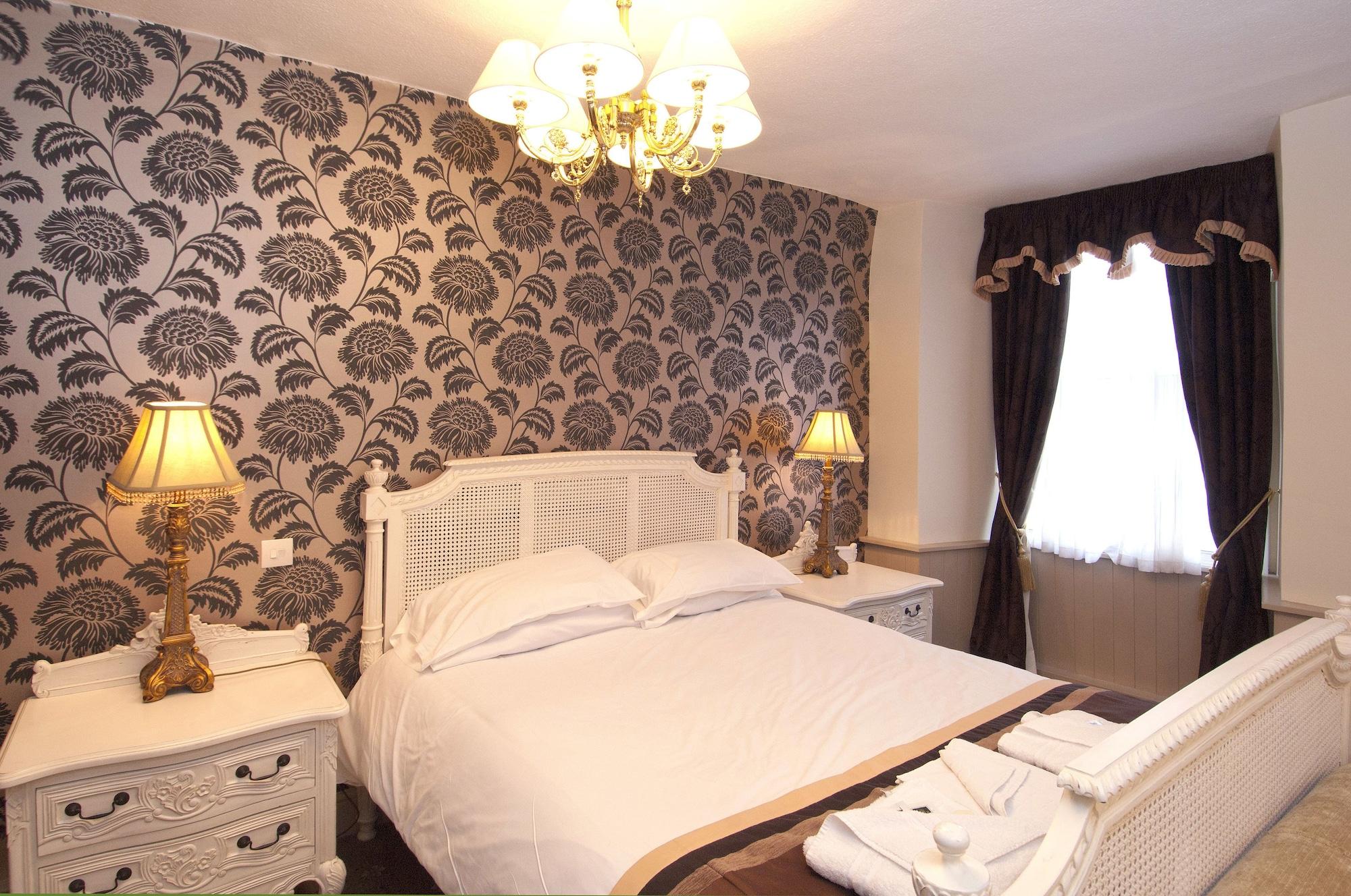 The Old Crown Coaching Inn Суиндон Экстерьер фото