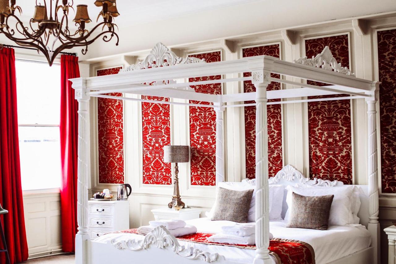 The Old Crown Coaching Inn Суиндон Экстерьер фото