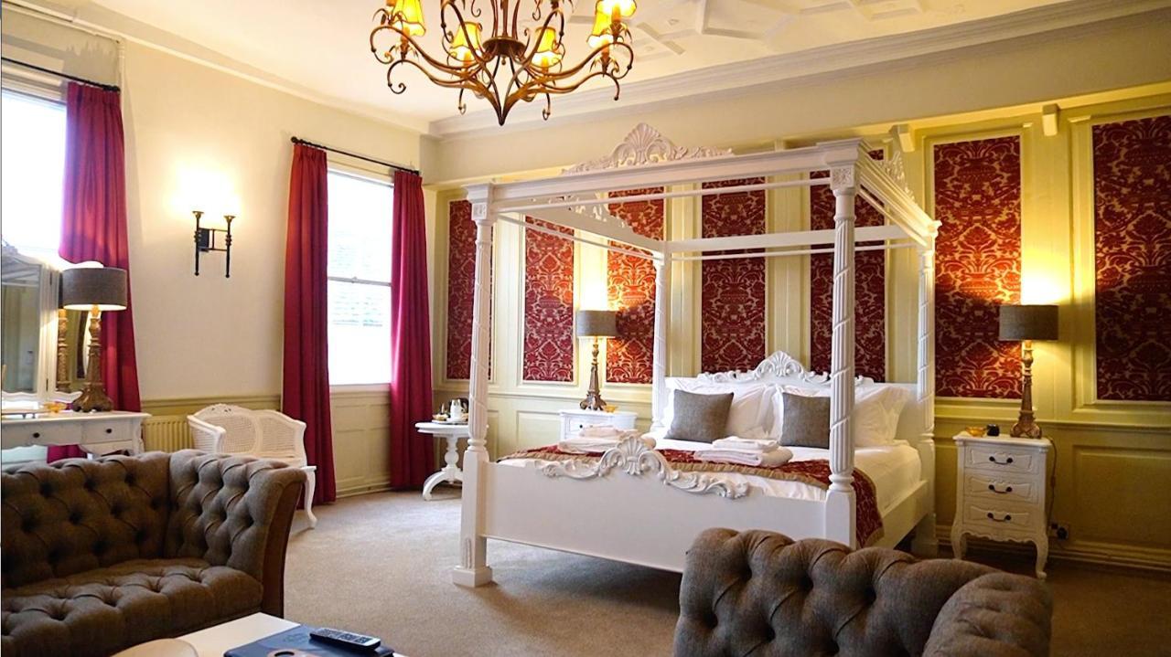 The Old Crown Coaching Inn Суиндон Экстерьер фото